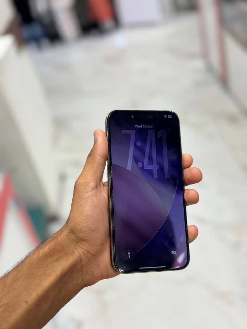 Apple iPhone 15 Pro Max 3