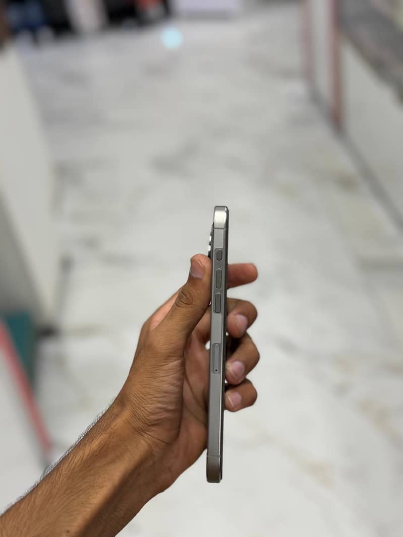 Apple iPhone 15 Pro Max 5