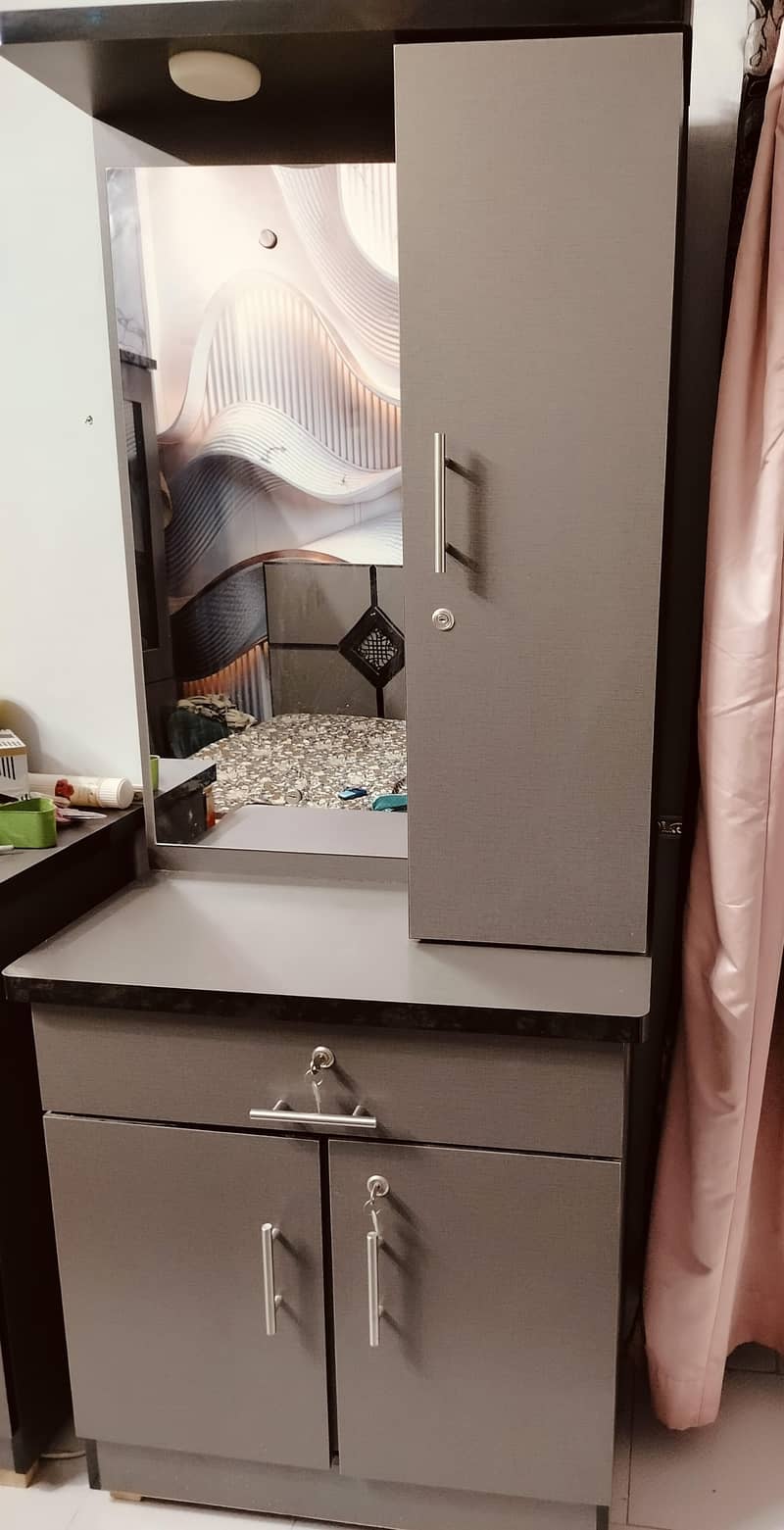 dressing table 0