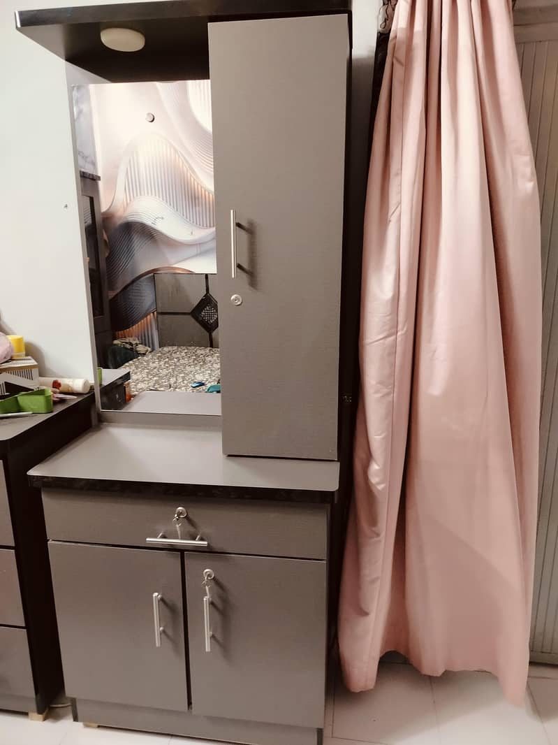 dressing table 3