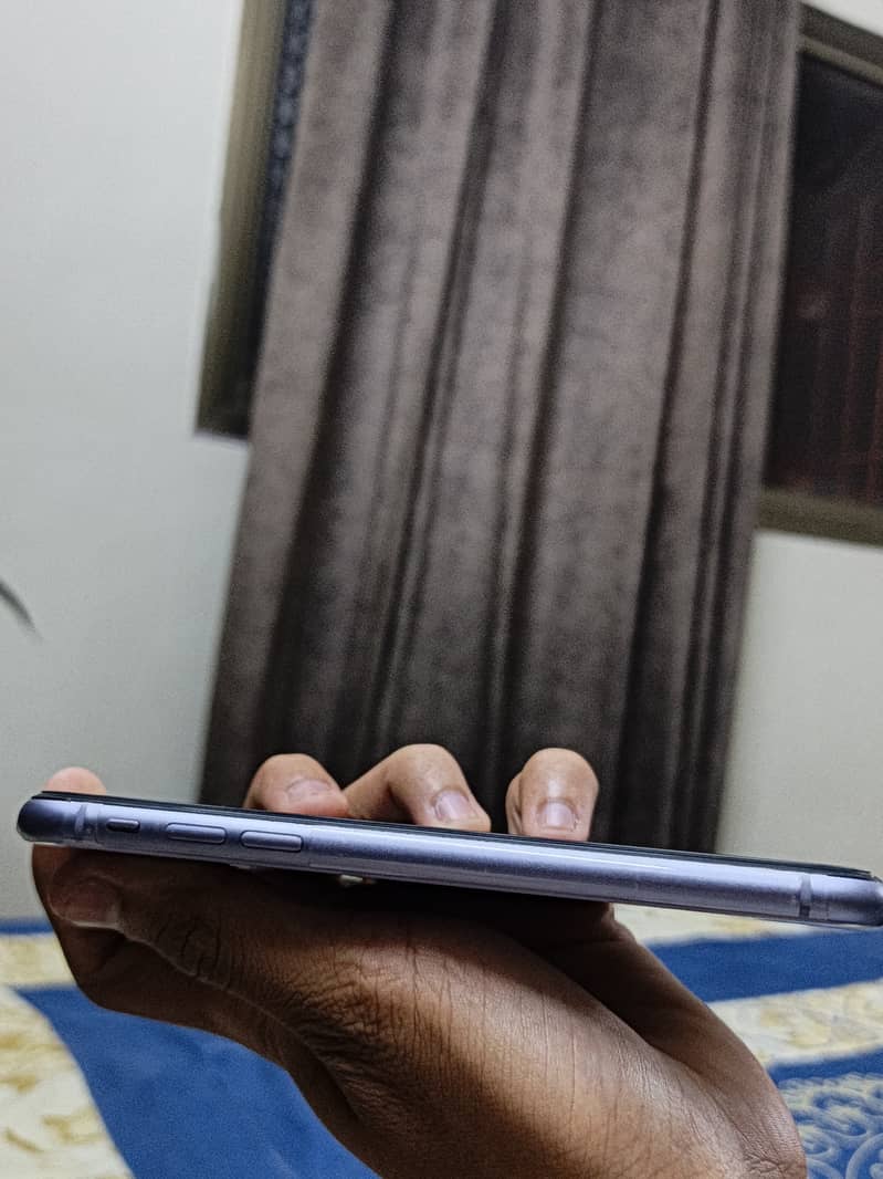 Apple iPhone 11 7