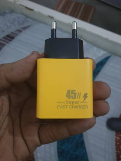 45 or 25 watt super fast mobile charger