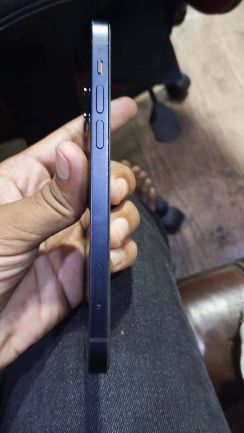 Apple iPhone 12 1