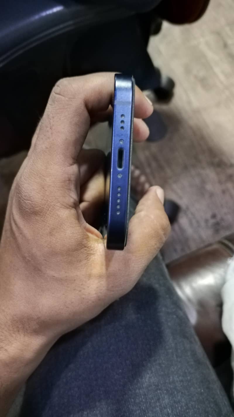 Apple iPhone 12 2