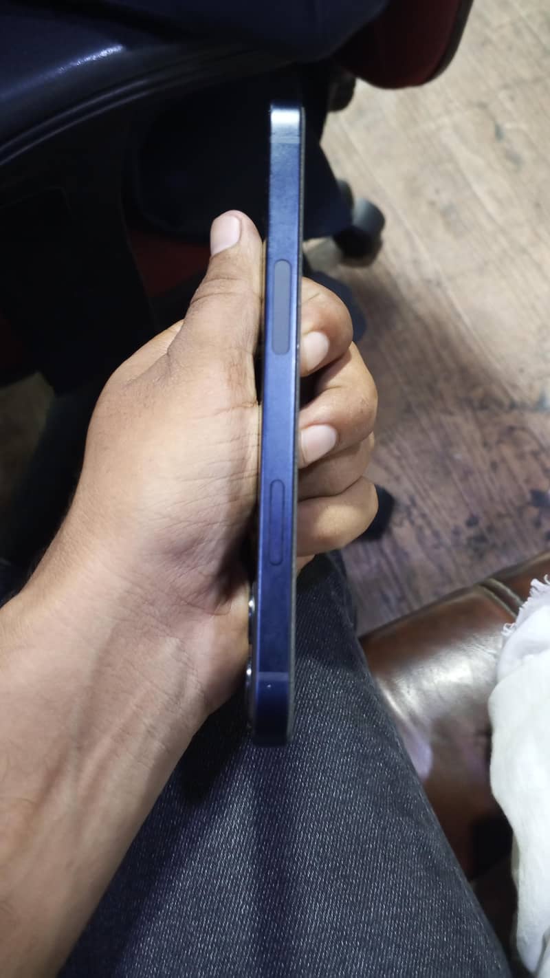 Apple iPhone 12 3