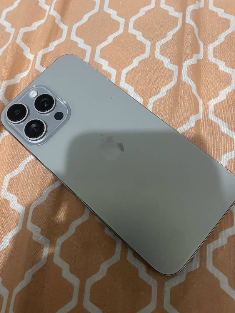Apple iPhone 16 Pro Max 0