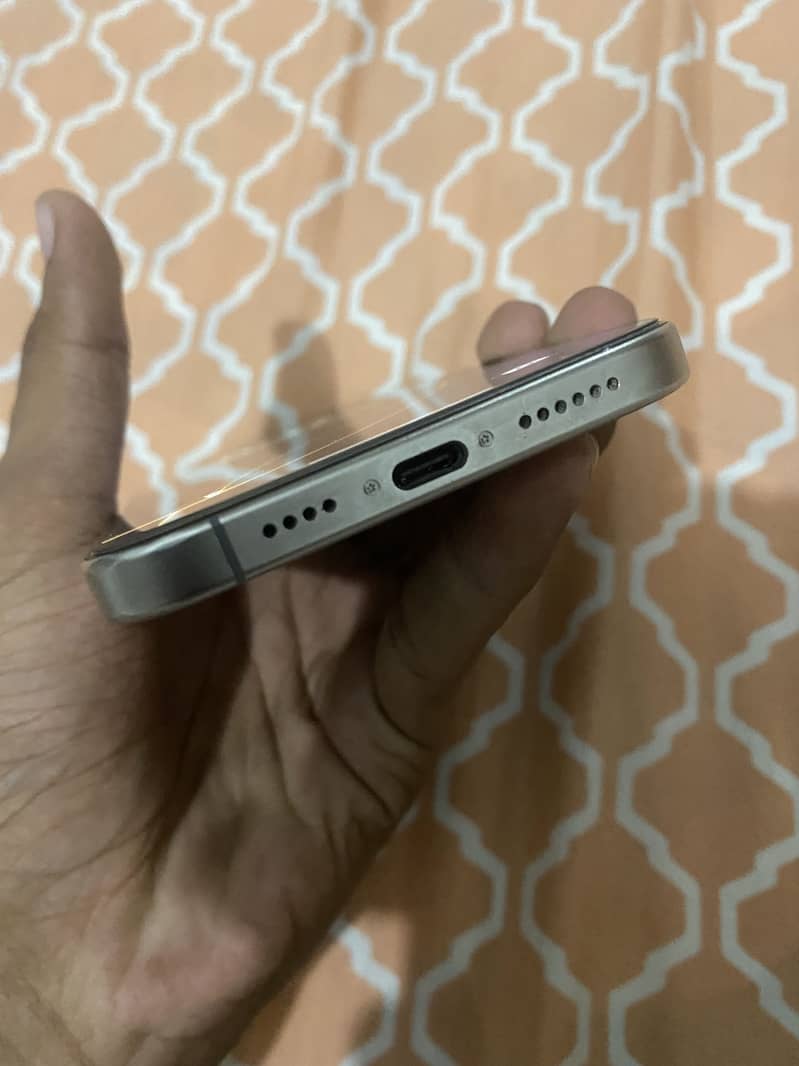 Apple iPhone 16 Pro Max 3