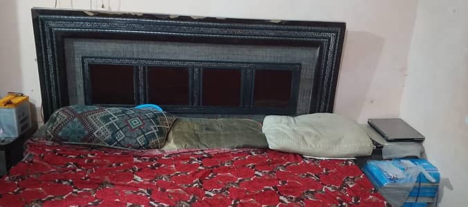 king size bed and drasing table