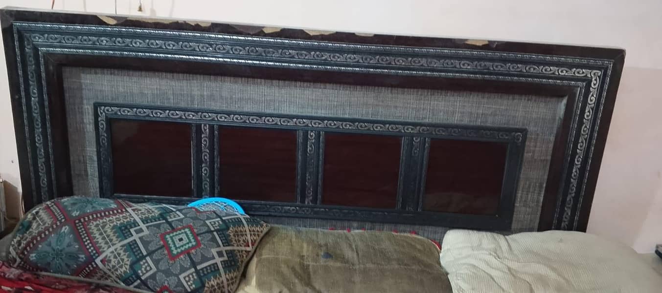 king size bed and drasing table 1