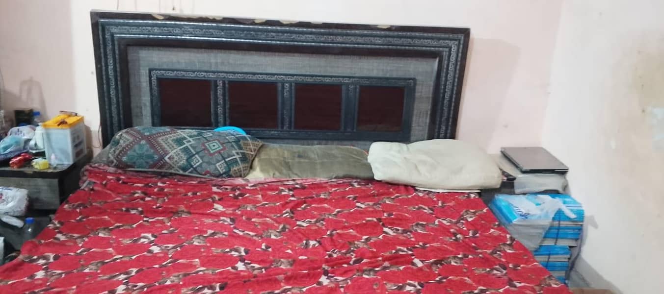 king size bed and drasing table 3