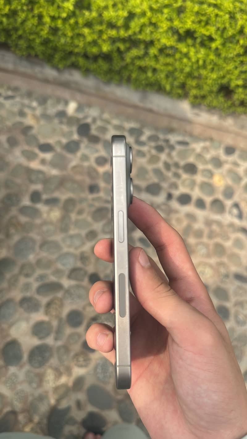 Apple iPhone 15 Pro 2