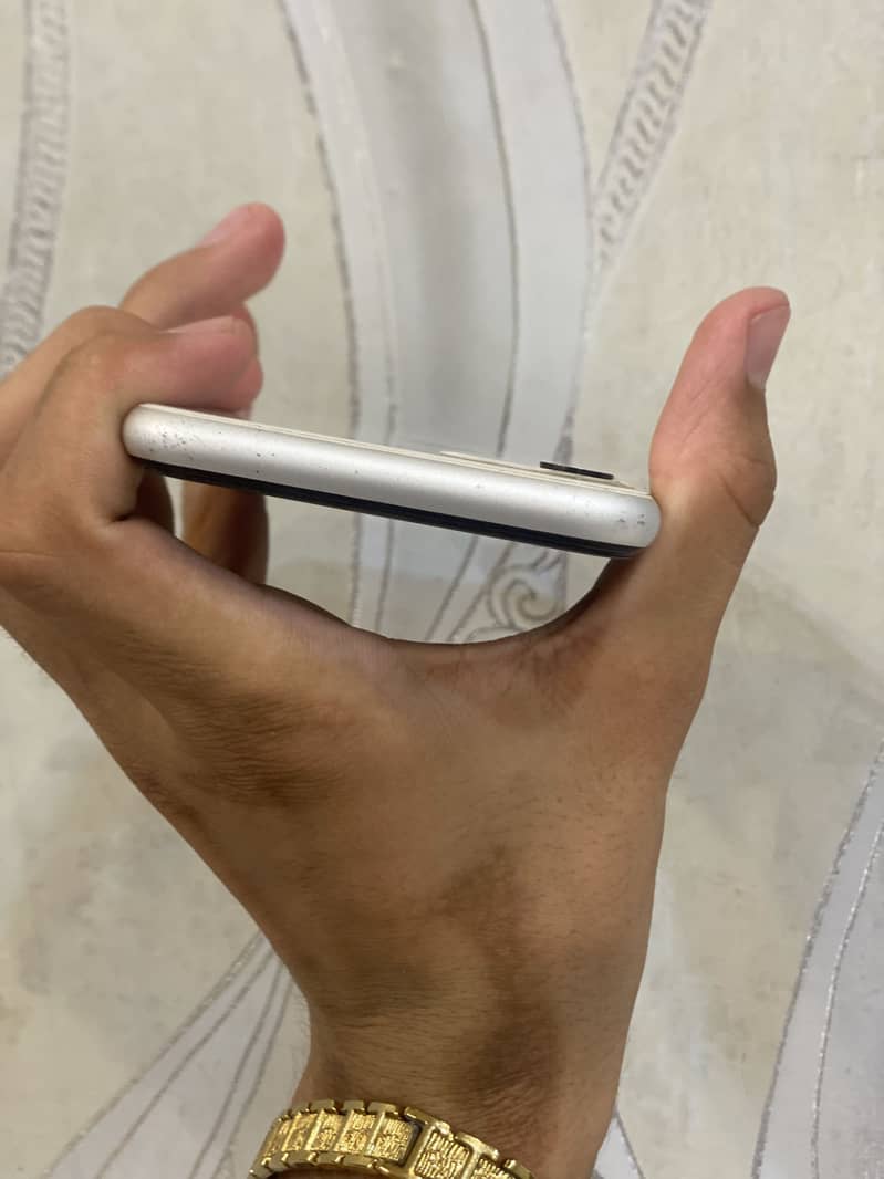 Apple iPhone 11 3