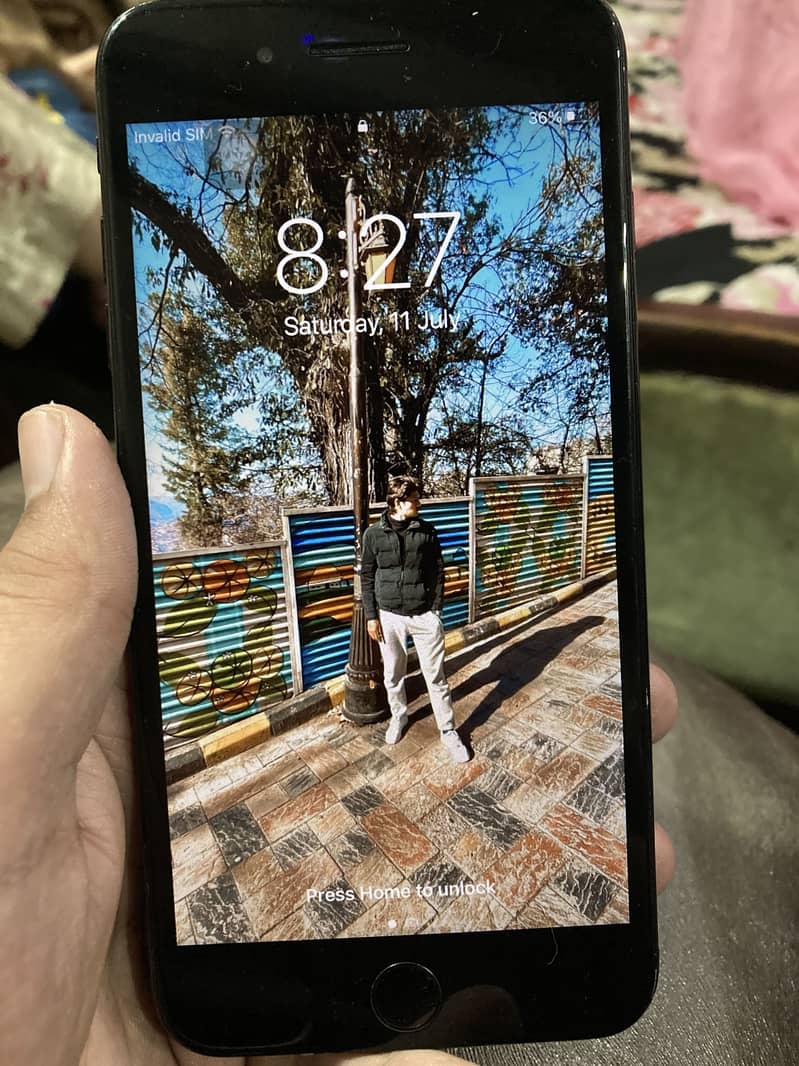 Apple iPhone 7 Plus 0
