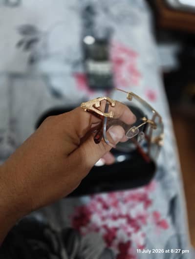 Sunglasses Googles change color to brown in sunlight
