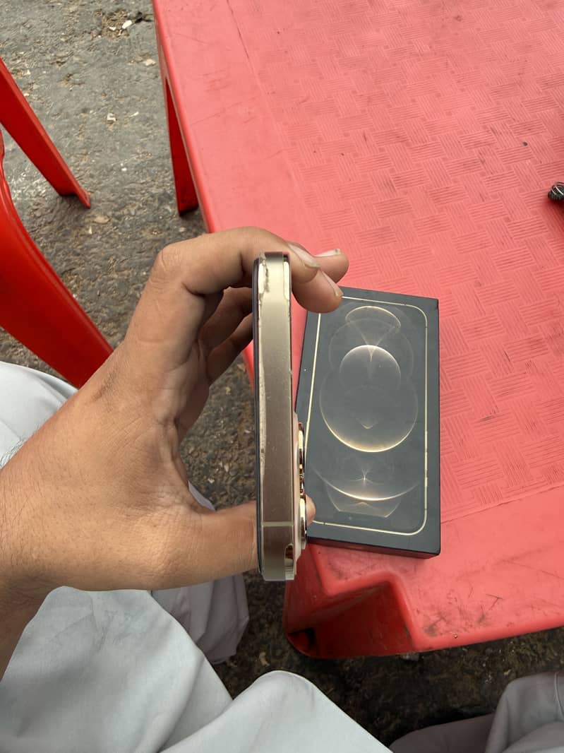 Apple iPhone 12 Pro Max 4