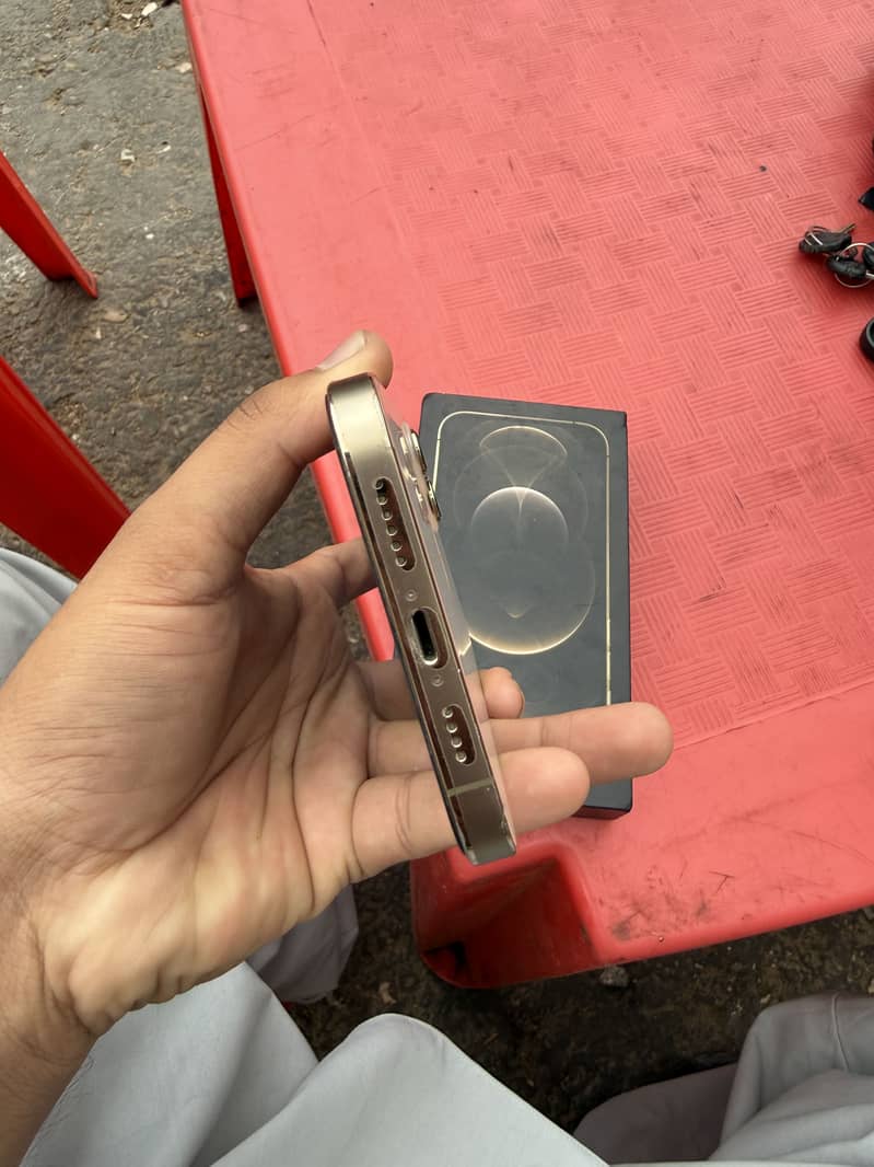 Apple iPhone 12 Pro Max 6