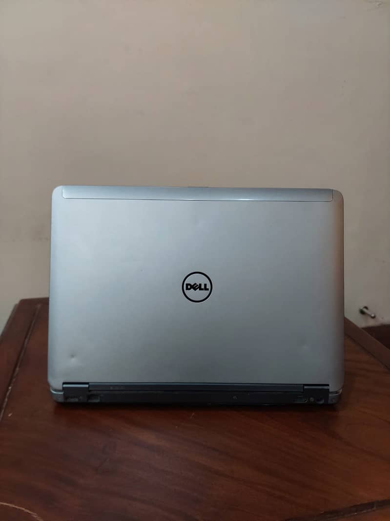 Dell Latitude E6440 0