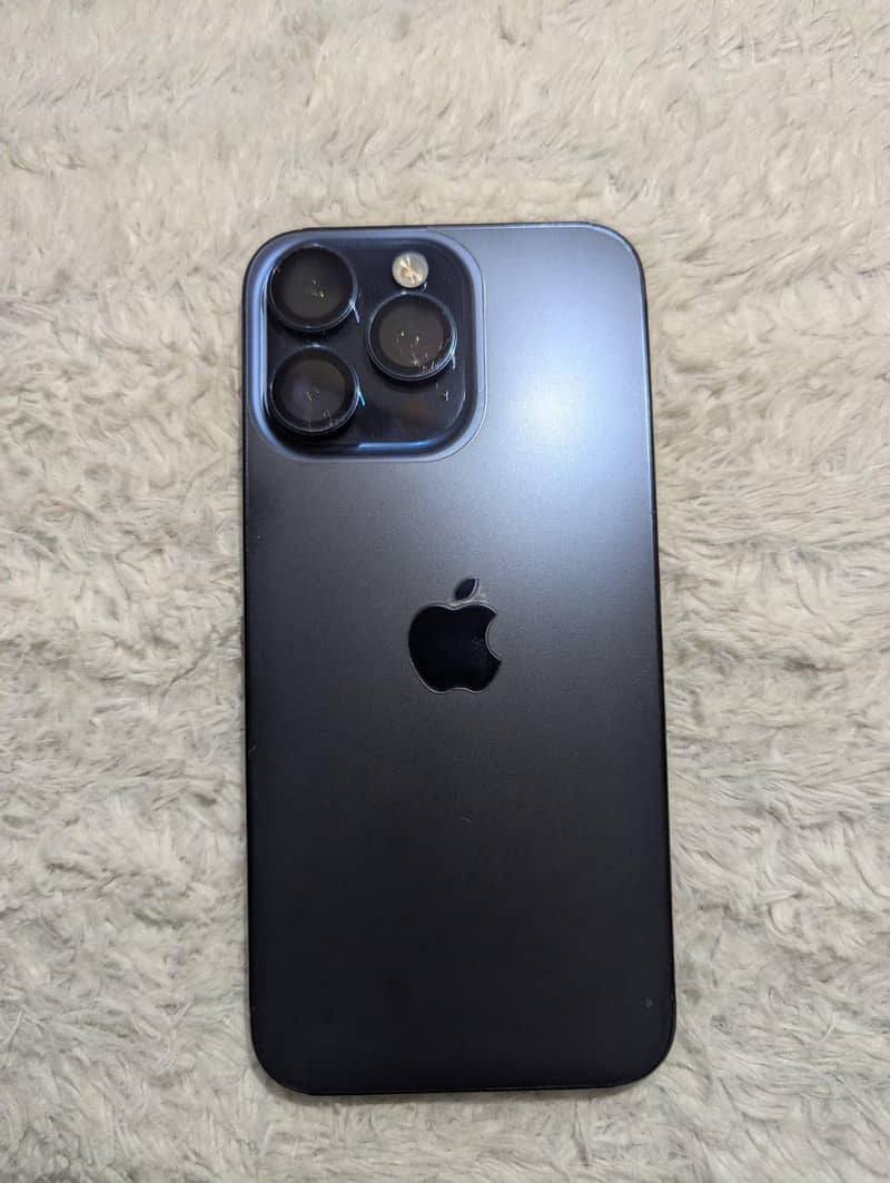 Apple iPhone 15 Pro Max 3