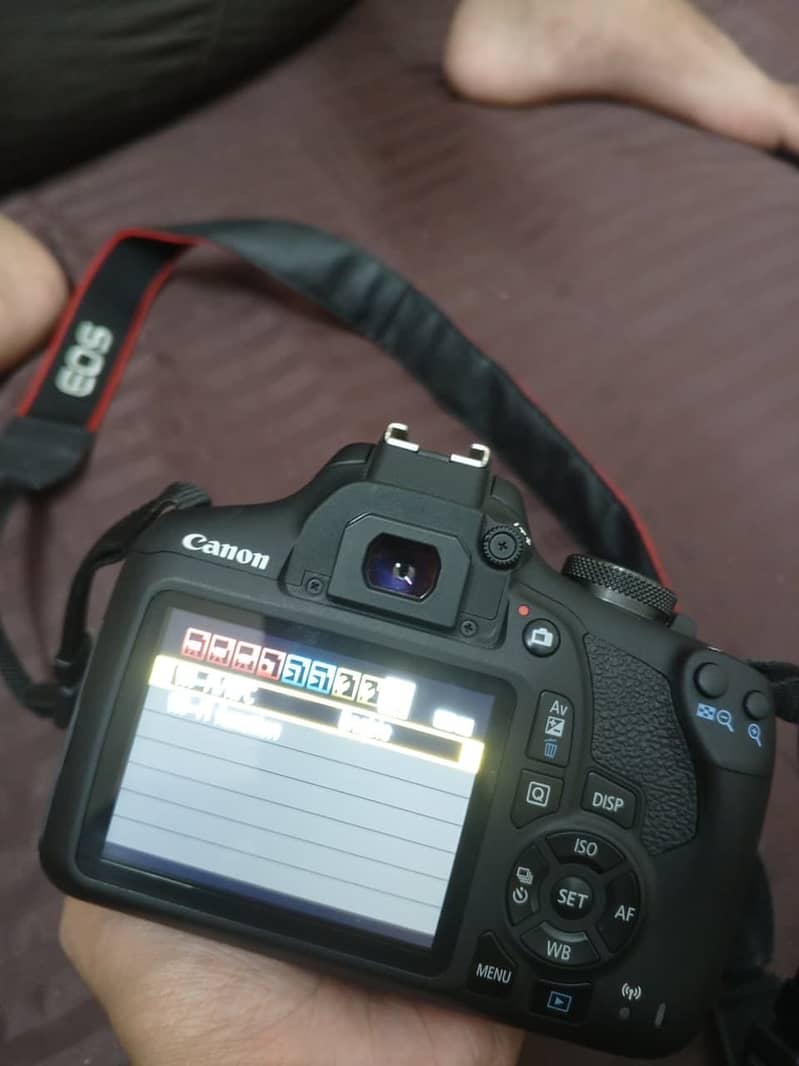 Canon EOS 2000D 5