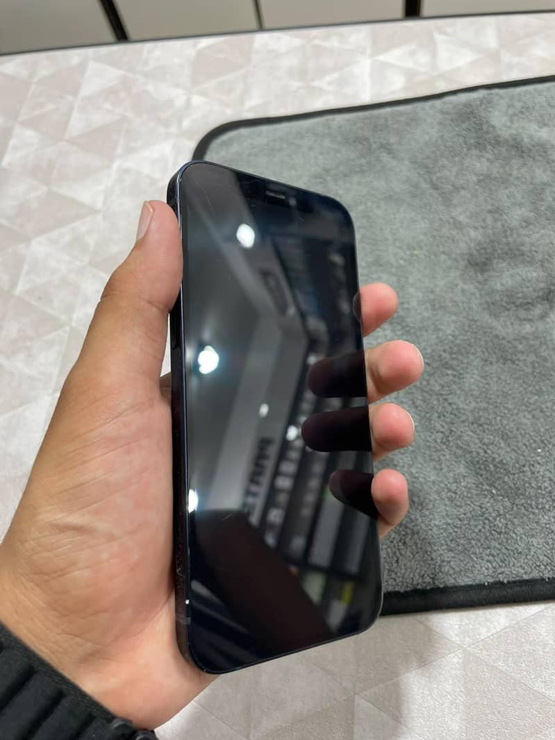 Apple iPhone 12 1