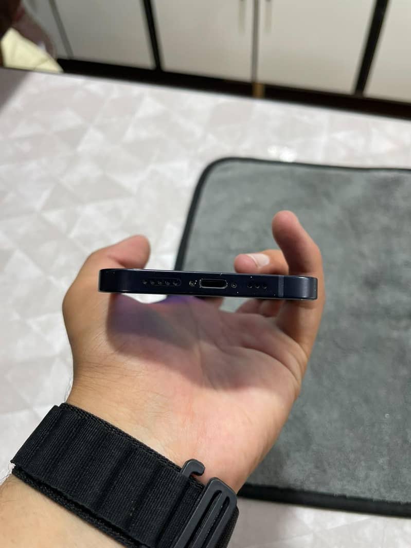 Apple iPhone 12 2