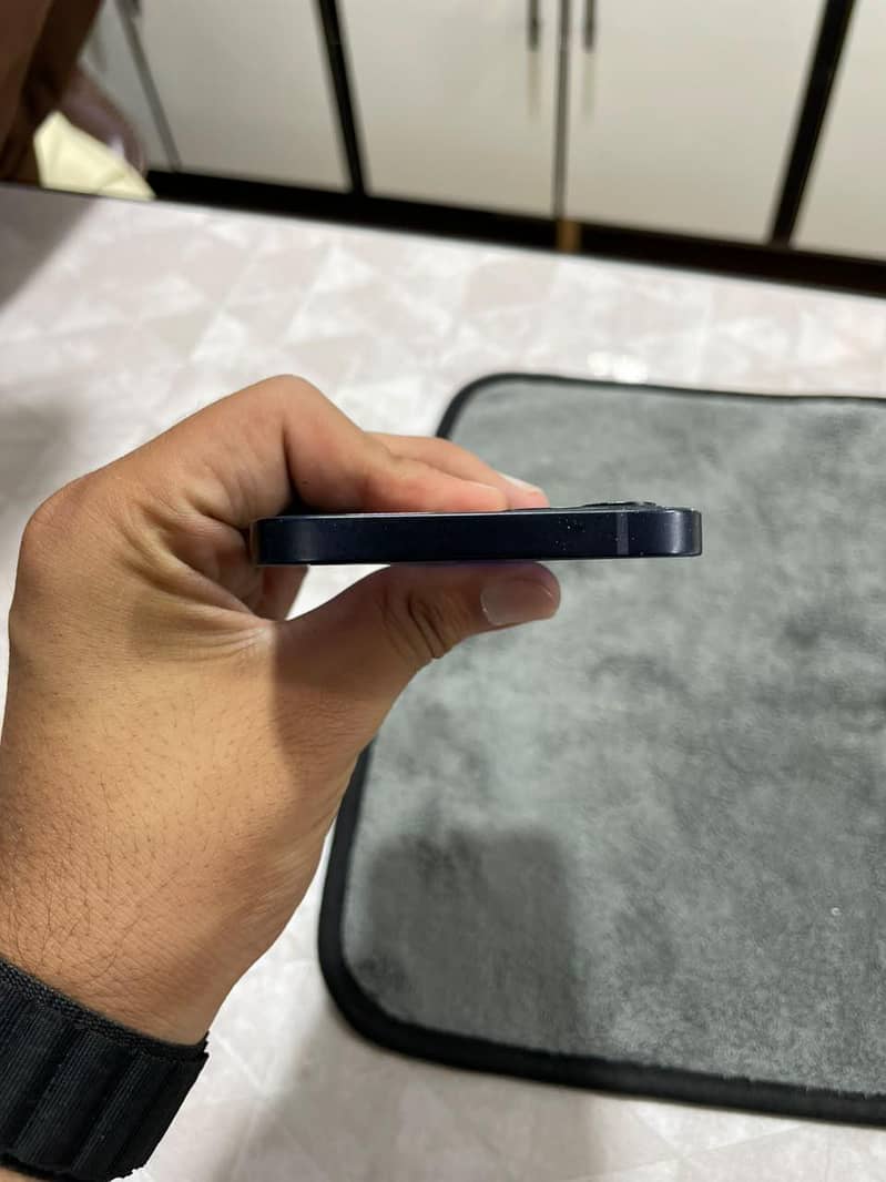 Apple iPhone 12 3
