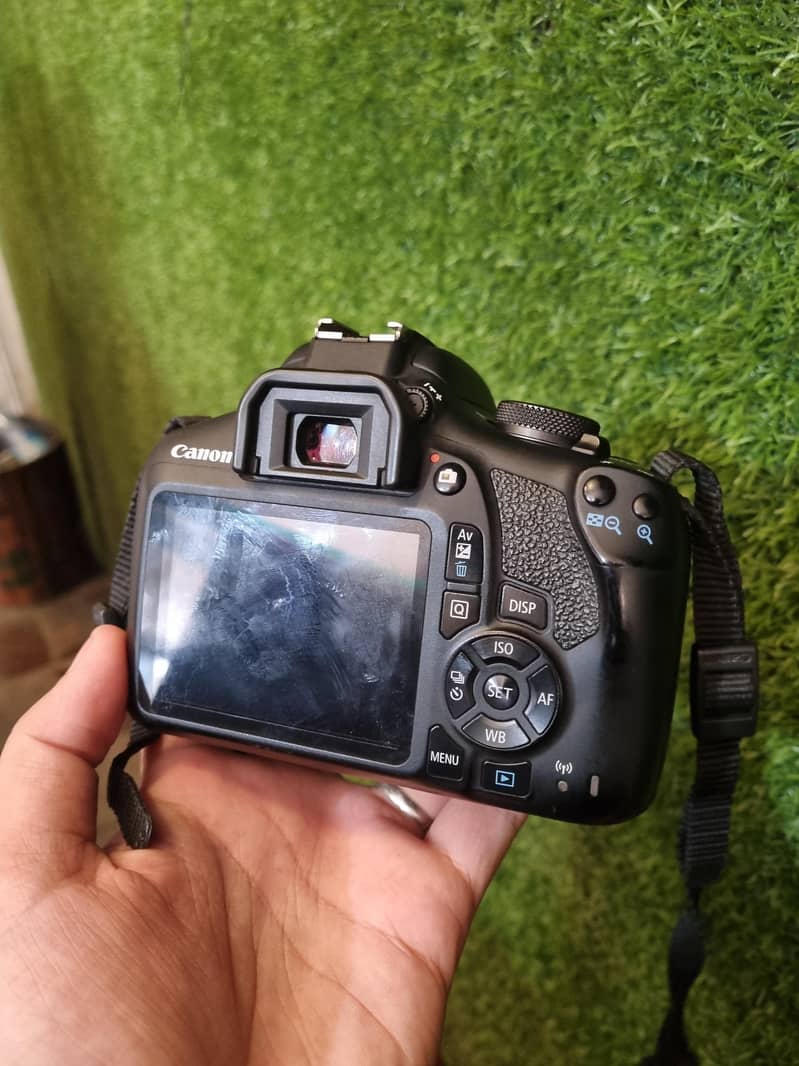 Canon 2000D 4