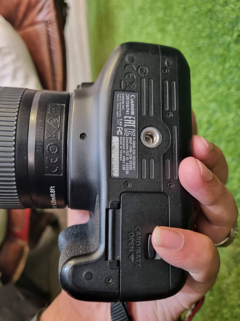 Canon 2000D 6