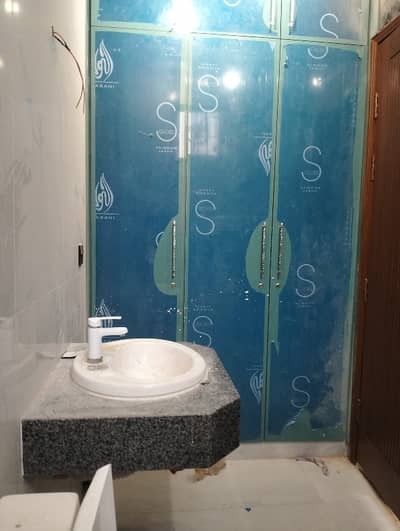 Gulshan Iqbal Block 2.3 Bed DD 240 square yards West open with roof Rent 75000 Shia,sune *Code(16729)*