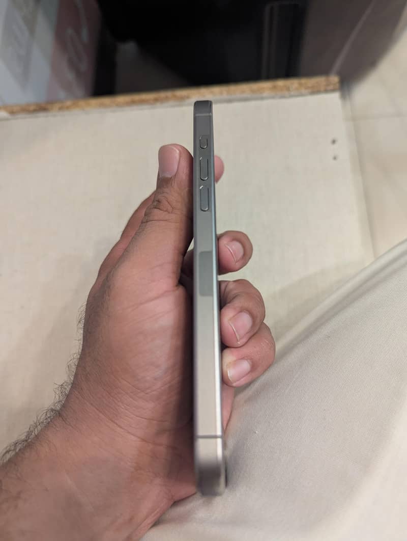 Apple iPhone 15 Pro Max 2