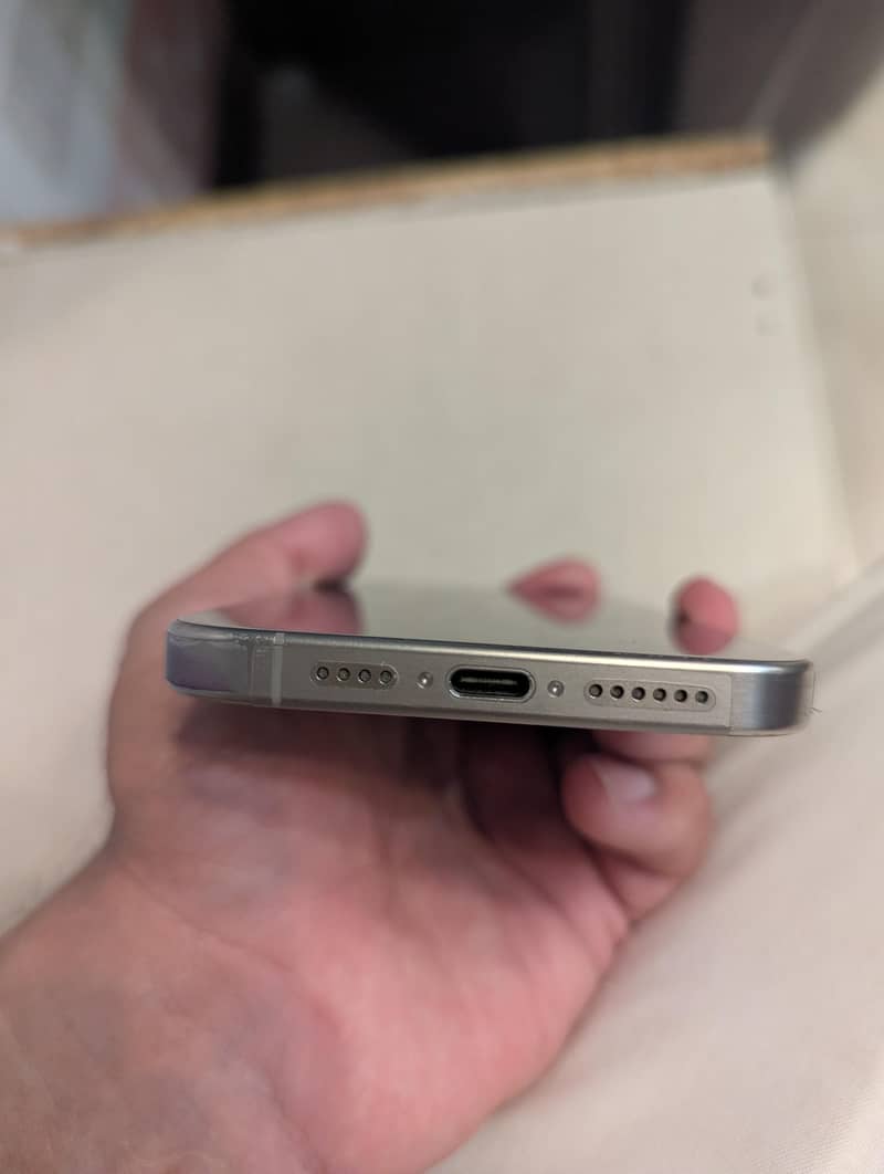 Apple iPhone 15 Pro Max 3