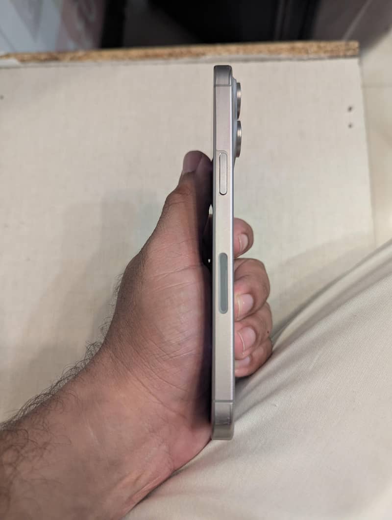 Apple iPhone 15 Pro Max 4