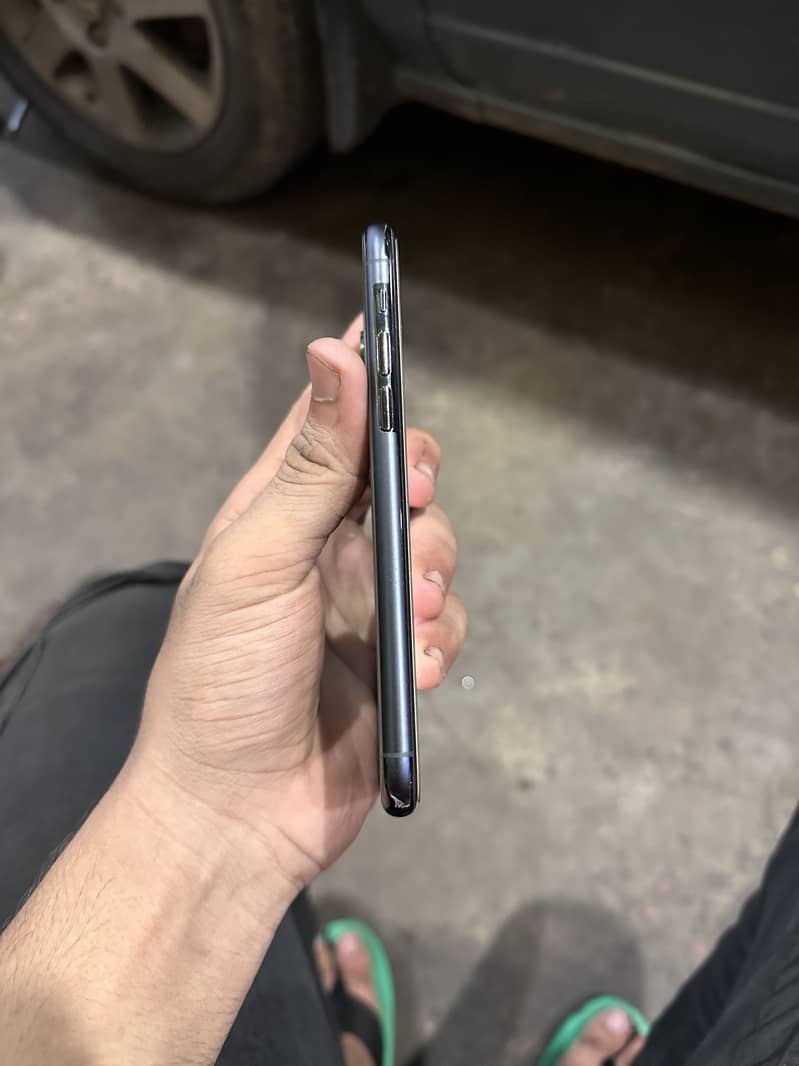 Apple iPhone 11 Pro 6