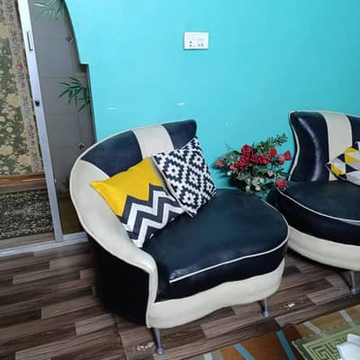 6 Seater Luxury Sofa Set with Center Table | Slightly Used | Urgent