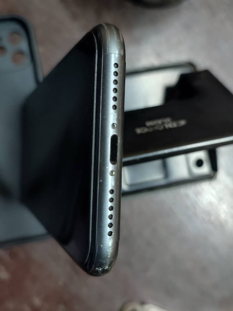 Apple iPhone 11 3