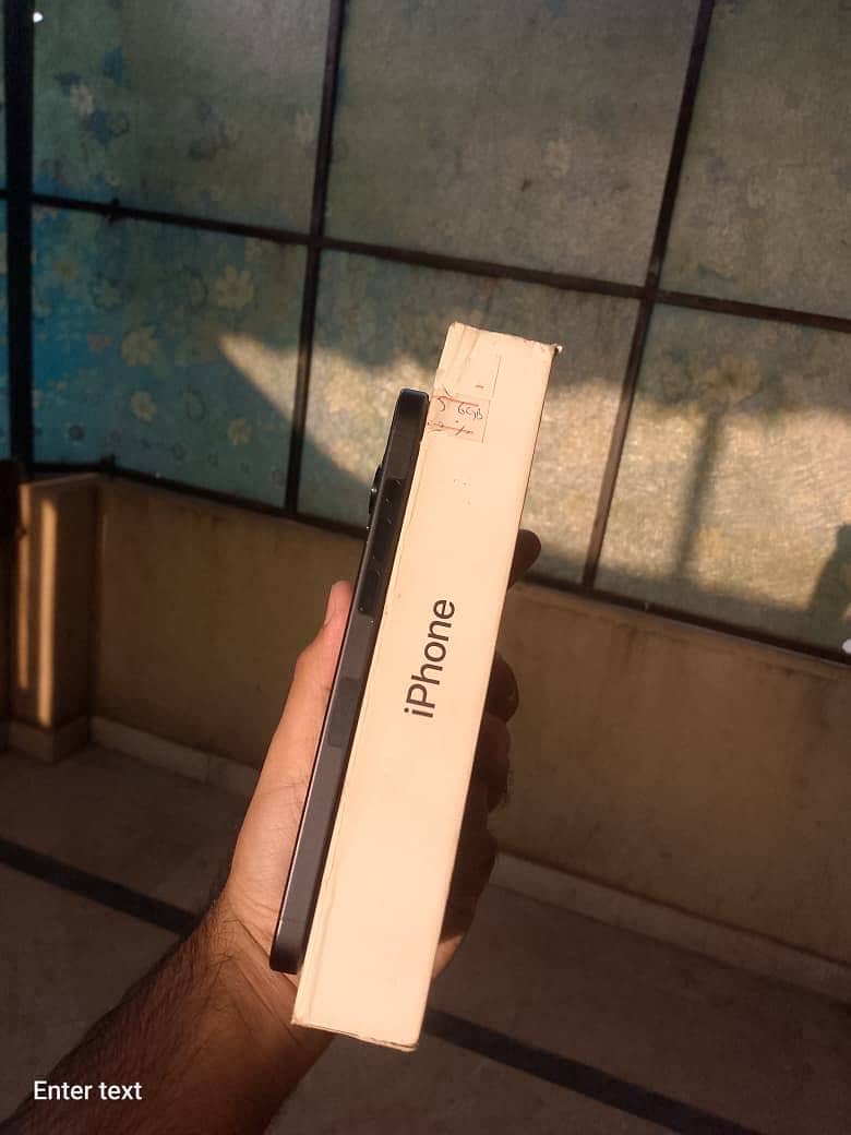 iPhone 15 Pro Max 4