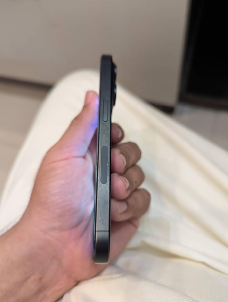 Apple iPhone 15 Pro 3