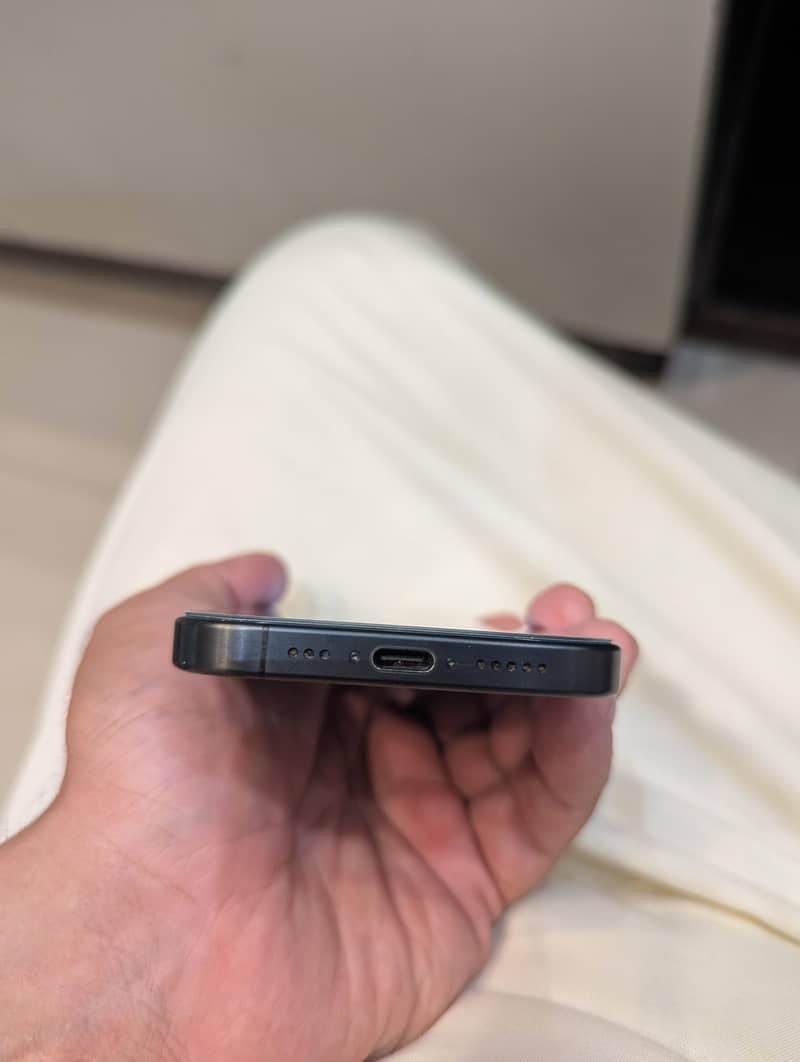 Apple iPhone 15 Pro 4