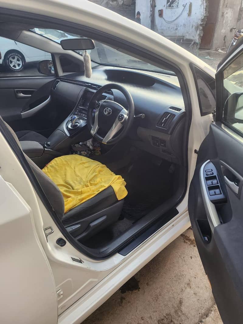Toyota Prius 2011 3