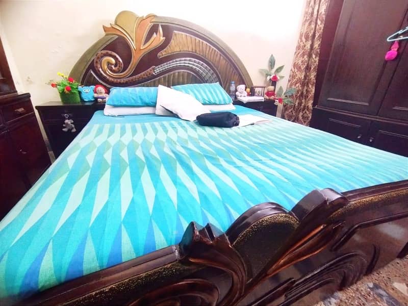double bed  and show case and mirrors 1