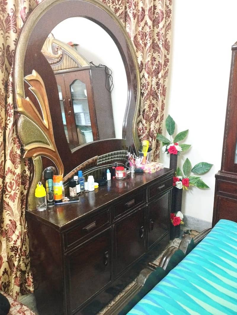 double bed  and show case and mirrors 2