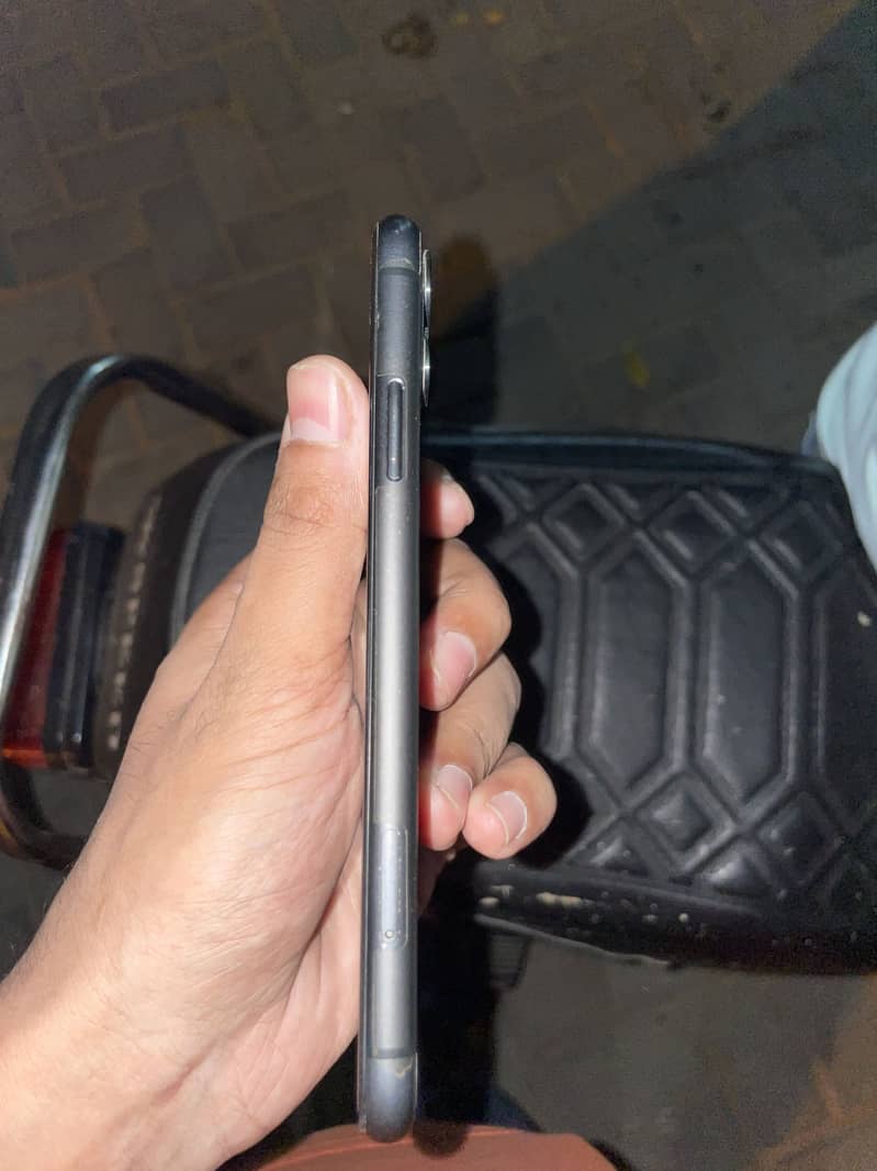 Apple iPhone 11 3
