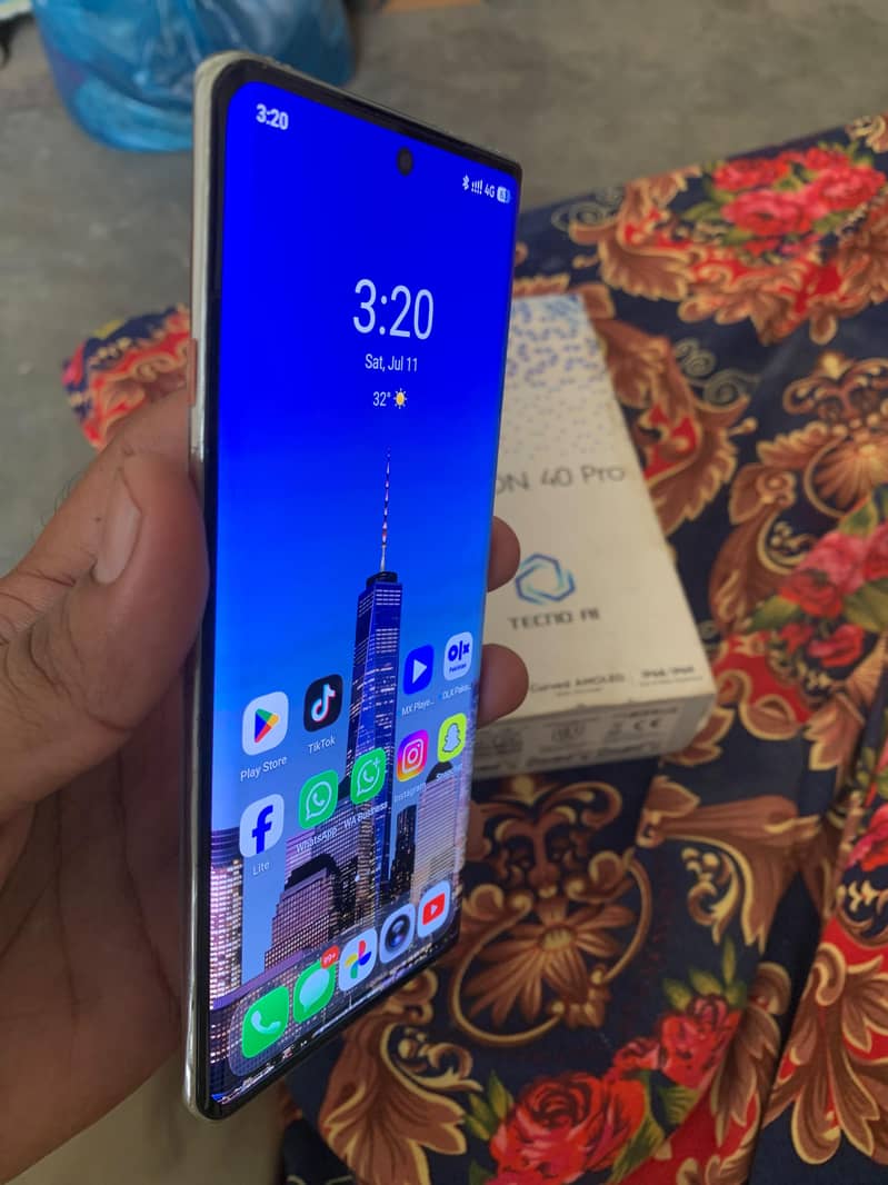 Tecno CAMON 40 Pro 4