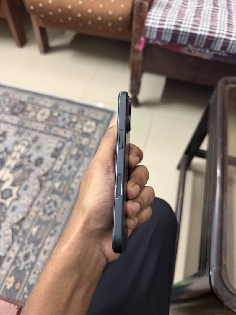 Apple iPhone 16 5