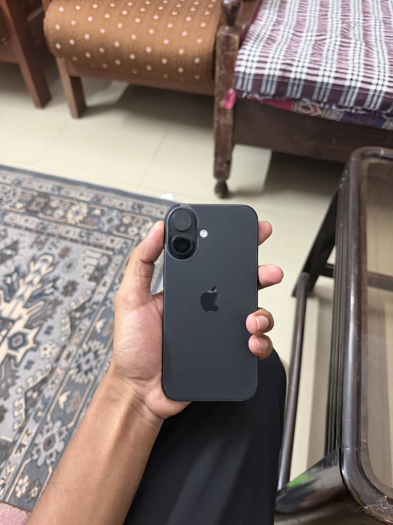 Apple iPhone 16 6