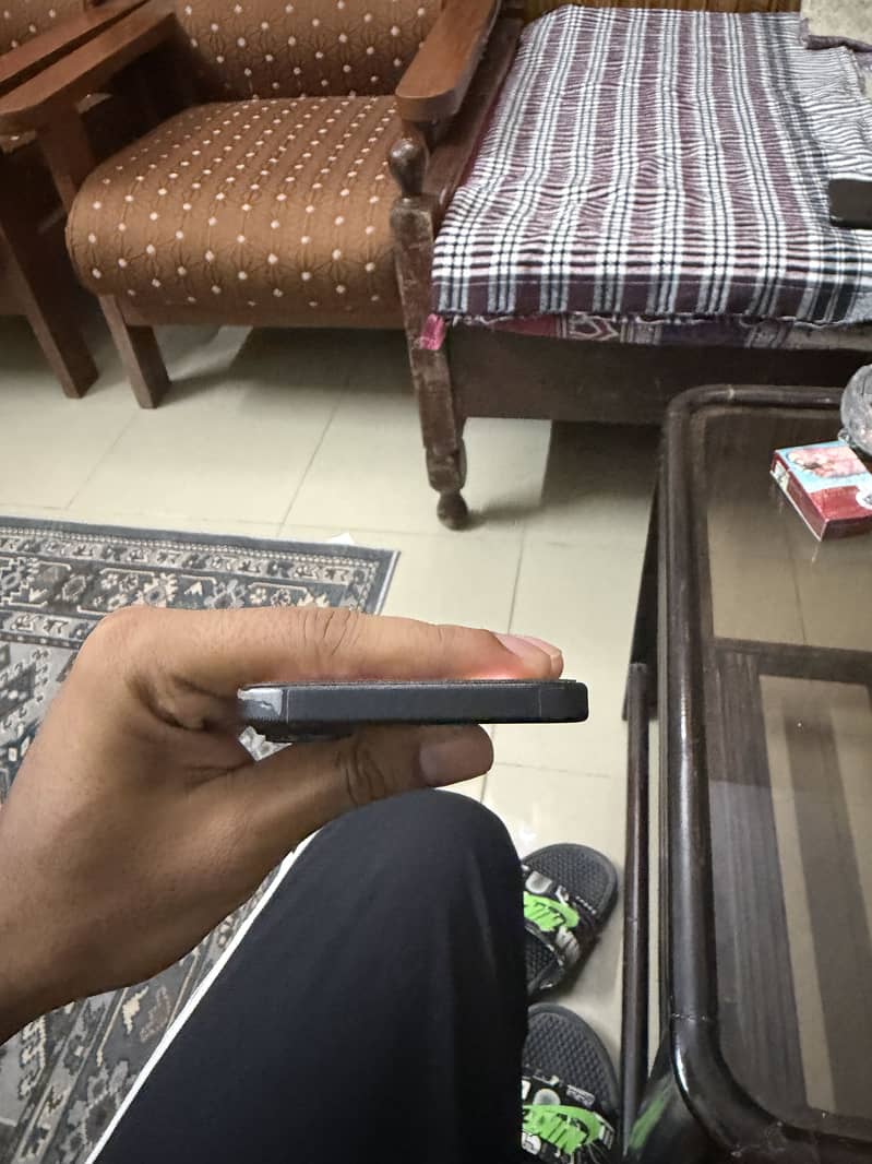Apple iPhone 16 7