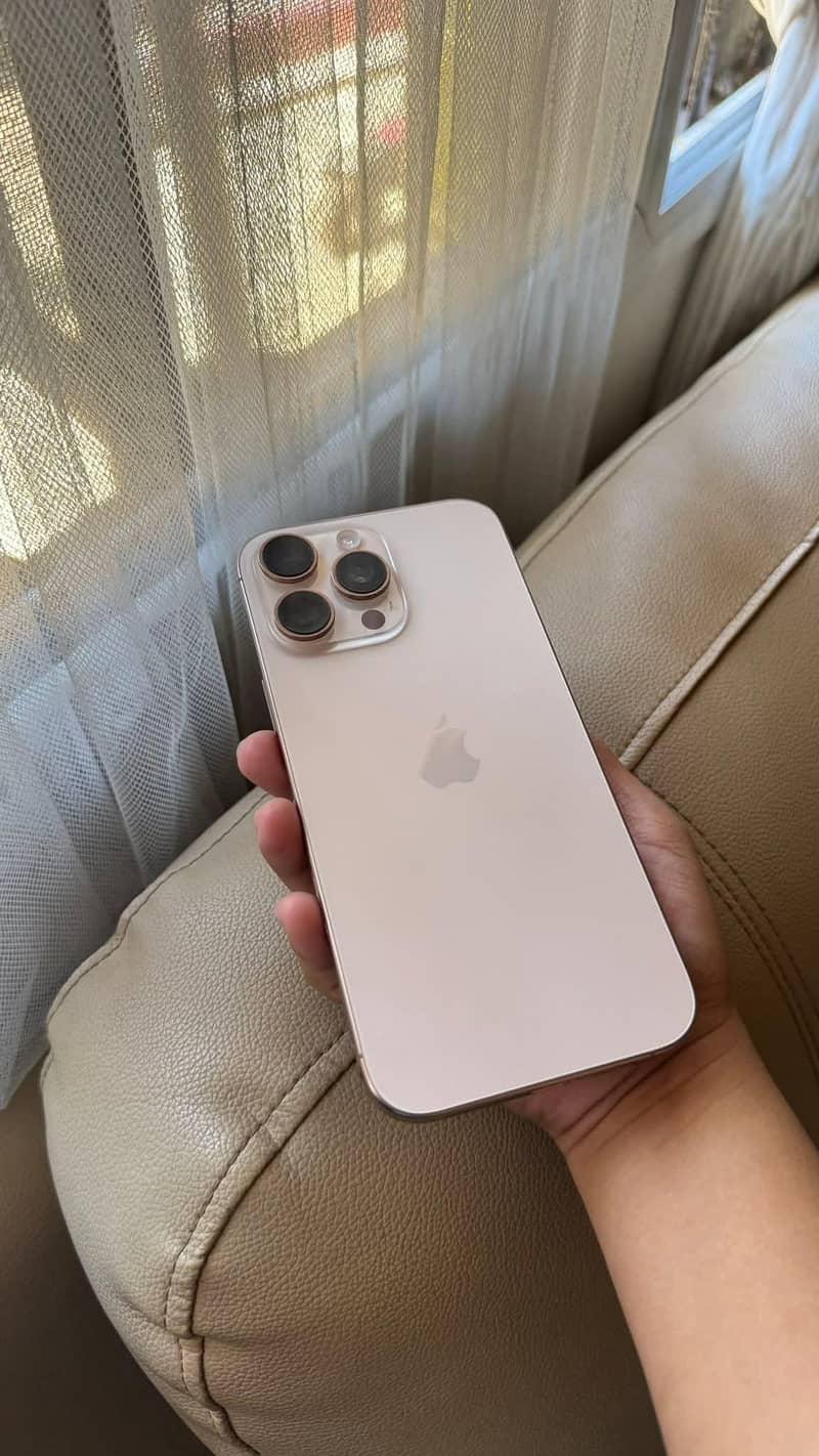 Apple iPhone 16 Pro Max 1