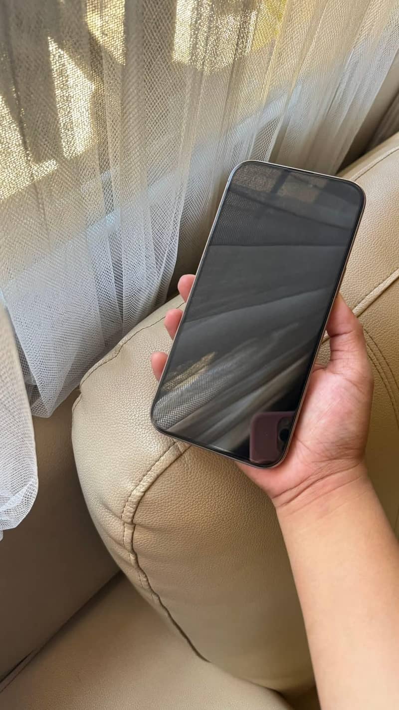 Apple iPhone 16 Pro Max 2