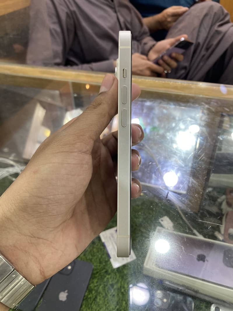 Apple iPhone 14 4