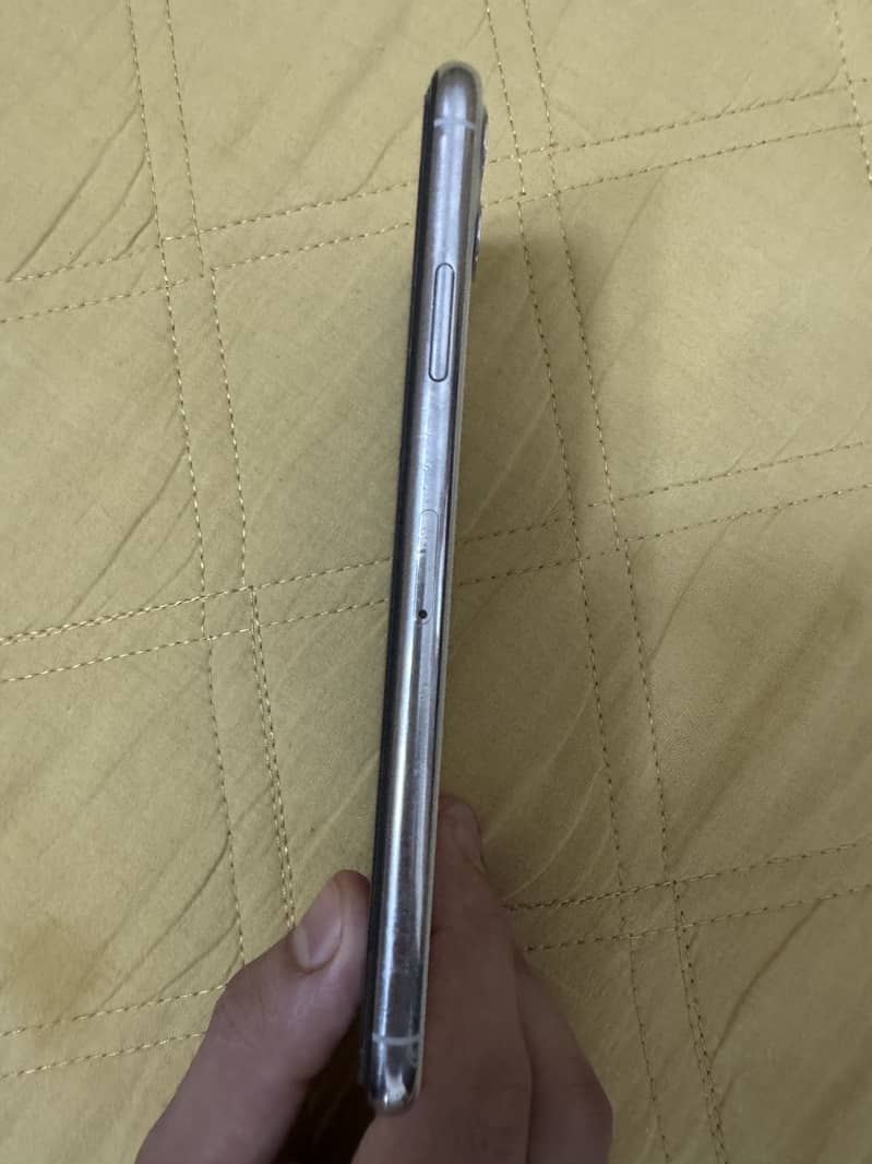 Apple iPhone 11 Pro Max 3